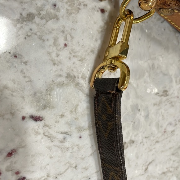 Louis Vuitton Danube crossbody bag - Picture 13 of 13